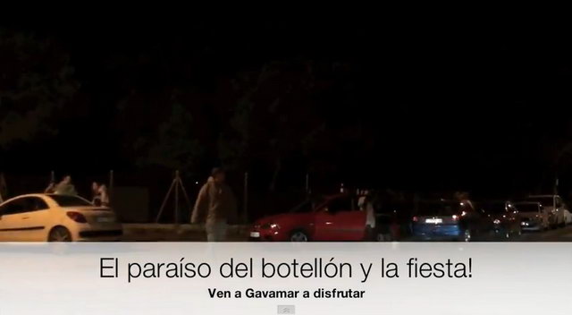 Imagen 2 extra�da de un video grabado por un grupo de vecinos de Gav� Mar sobre las molestias que algunos clientes de la discoteca EL ROW de Viladecans provocan en Gav� Mar (25 Diciembre 2011)